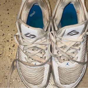 Nike Men's White and Blue Athletic Sneakers